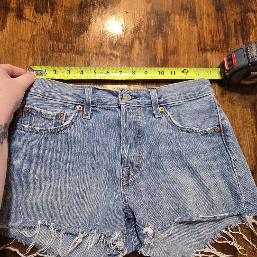 Levi's 501 Light Blue Frayed Jean Shorts Size Large Vintage Vibes Boho Summer - Picture 7 of 8